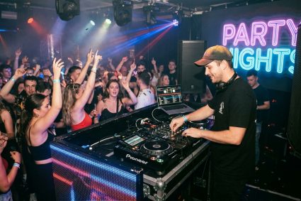 Profesjonalne nagłośnienie i oświetlenie imprez przez dj-a